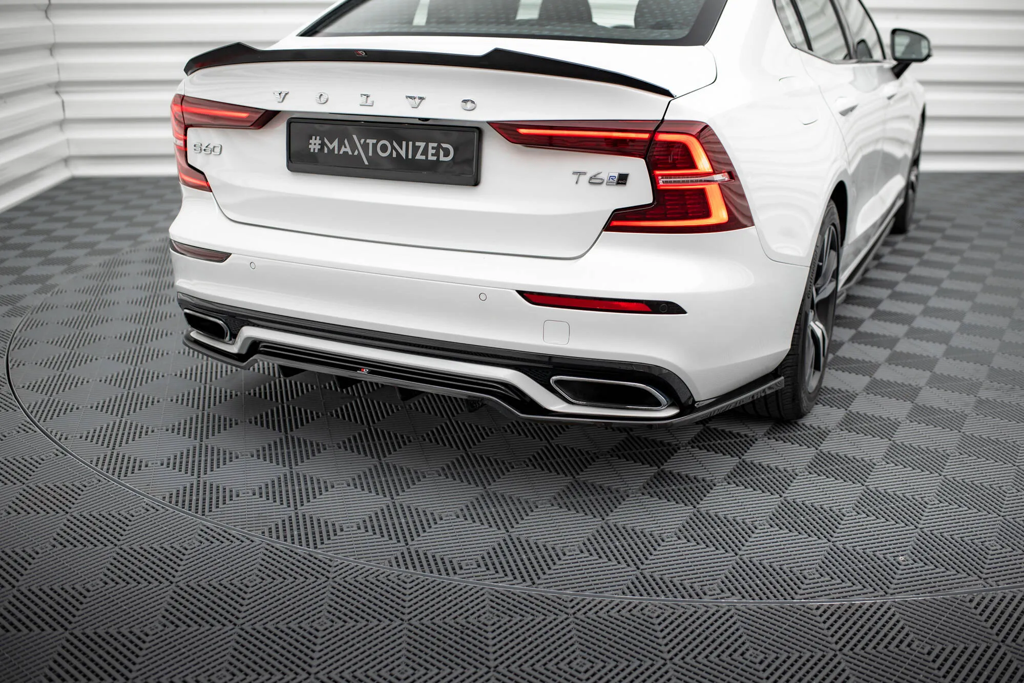 Diffuser Volvo S60/V60 R-Design 2018 -> │ Glossy Black – bilde 9