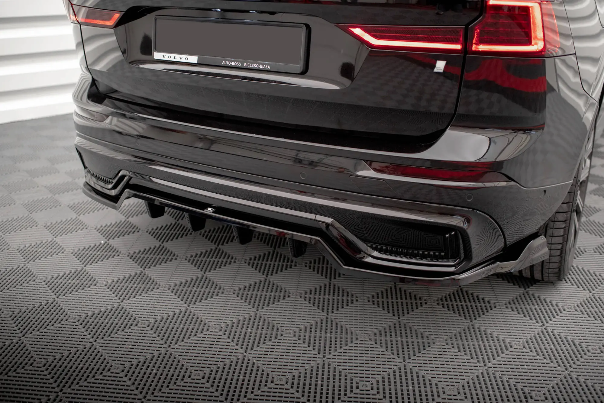 Diffuser Volvo XC60 II R-Design Facelift 2021 -> | Glossy Black Edition