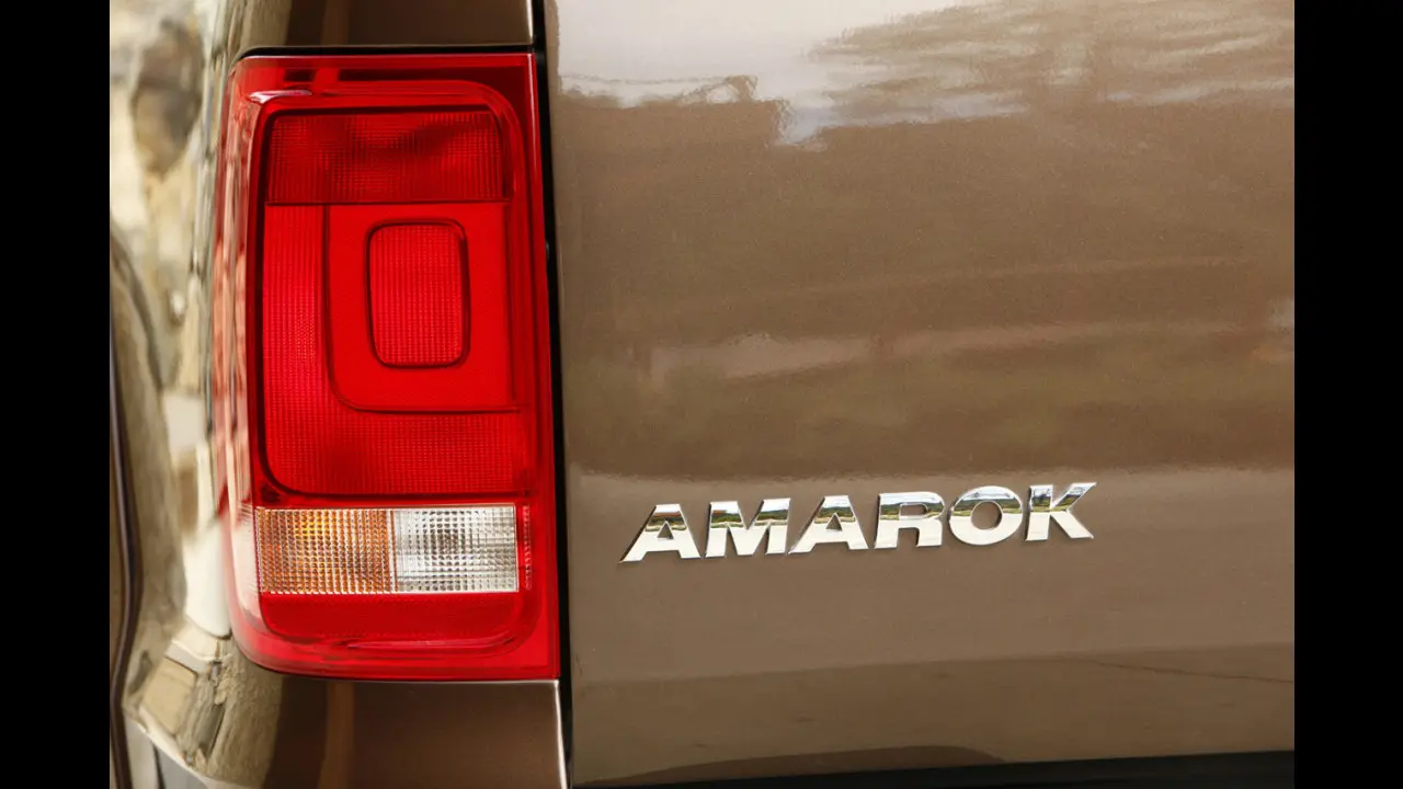 Emblem Amarok VW │ Genuine® VW Amarok bakluke emblem Chrome Edition – bilde 3