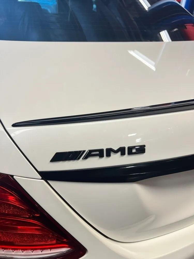 Emblem AMG Mercedes-Benz | Sport Black Edition Image 1