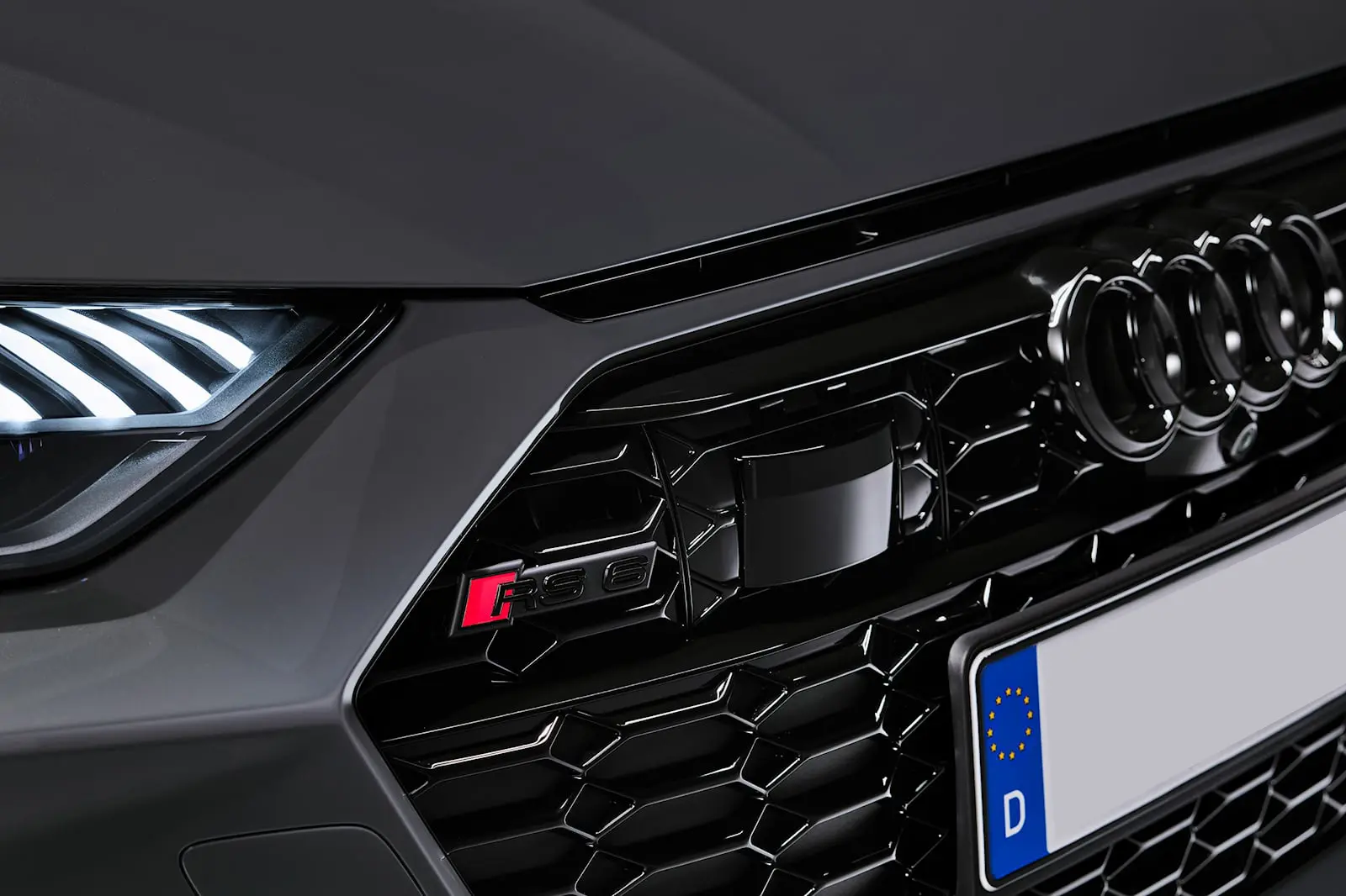 Emblem Audi RS6 (C8) 2020-> | Black Glossy / Red – bilde 4