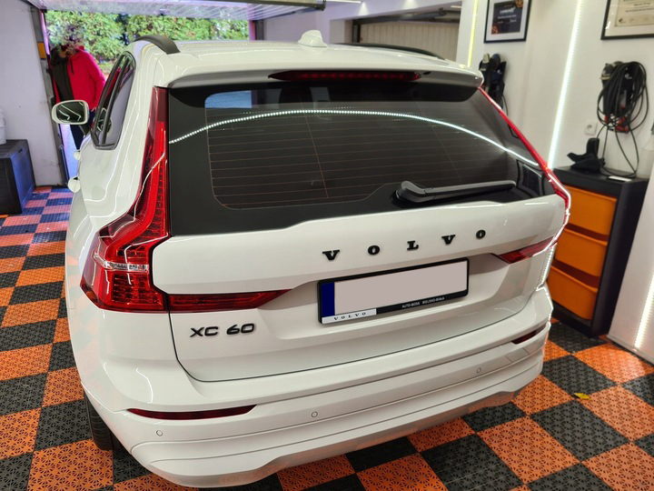 Emblem bak Volvo bokstaver | Black Matt Edition Sport Image 4