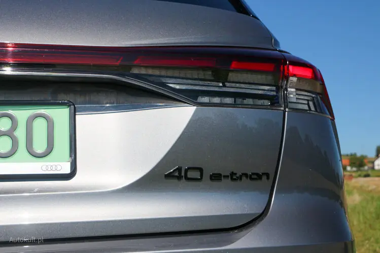 Emblem bakluke Audi 40 e-tron | Black Glossy