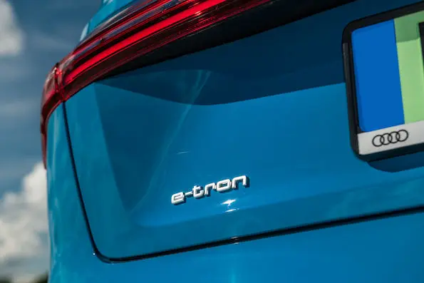 Emblem bakluke Audi 50 e-tron Silver Edition – bilde 2