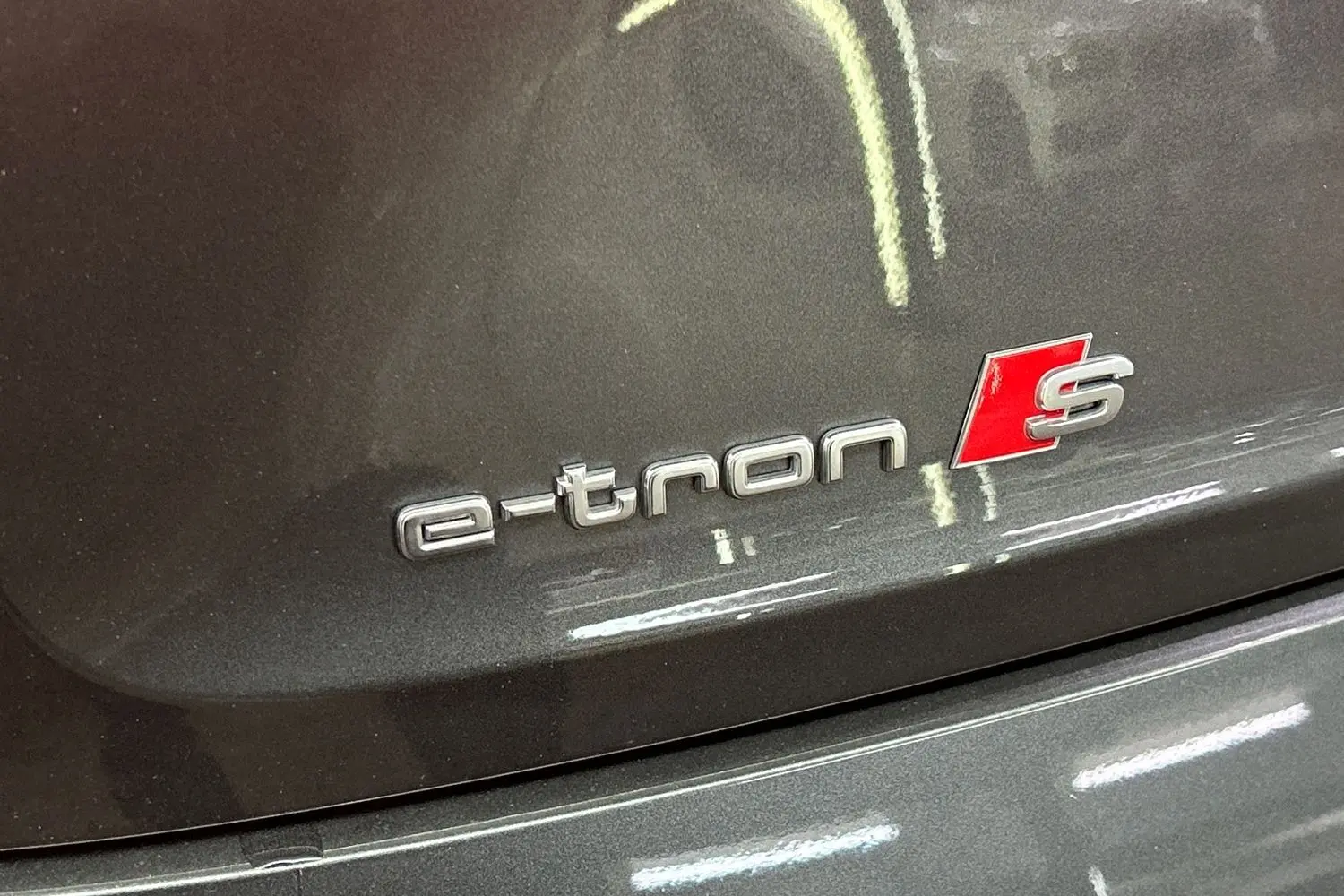 Emblem bakluke Audi e-tron S Silver Edition – bilde 2