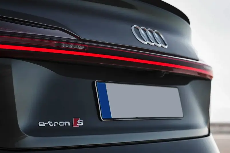 Emblem bakluke Audi e-tron S Silver Edition – bilde 3