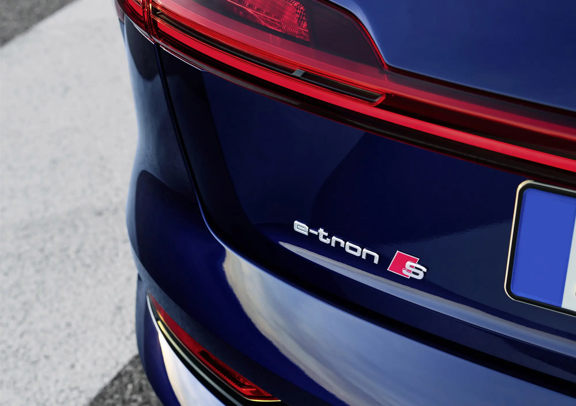 Emblem bakluke Audi e-tron S Silver Edition – bilde 4
