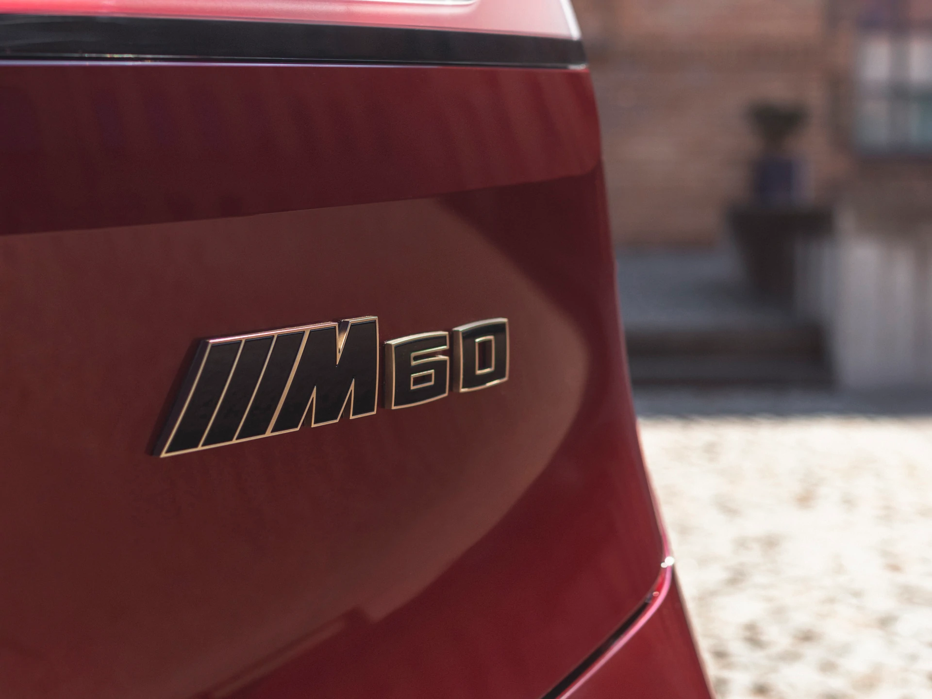 Emblem bakluke BMW iX (I20) Bronze ///M60 Edition – bilde 2