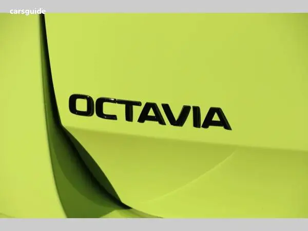 Emblem bakluke Škoda Octavia IV 2019 ->  | Piano Glossy Black – bilde 2