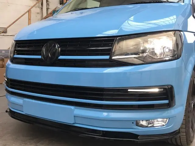 Emblem grill VW T5 2009 - 2015 / VW Crafter I Facelift 2011 - 2016 | Black Edition Image 3