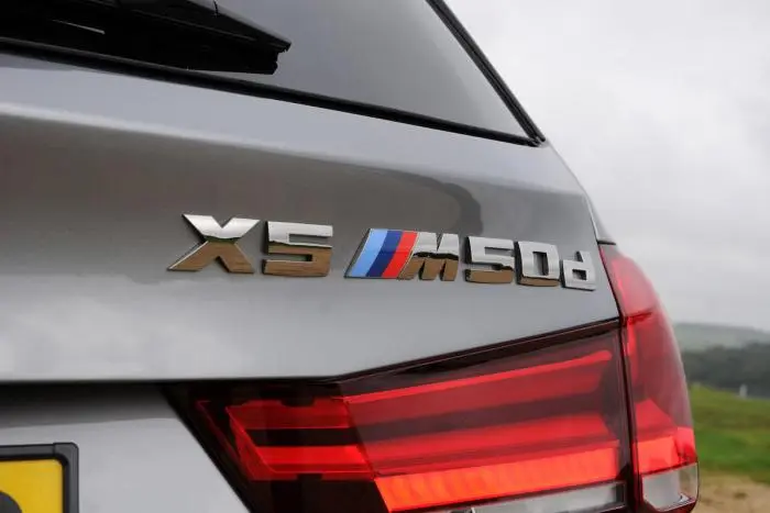 Emblem OEM BMW X5 ///M50d | Silver Edition – bilde 4