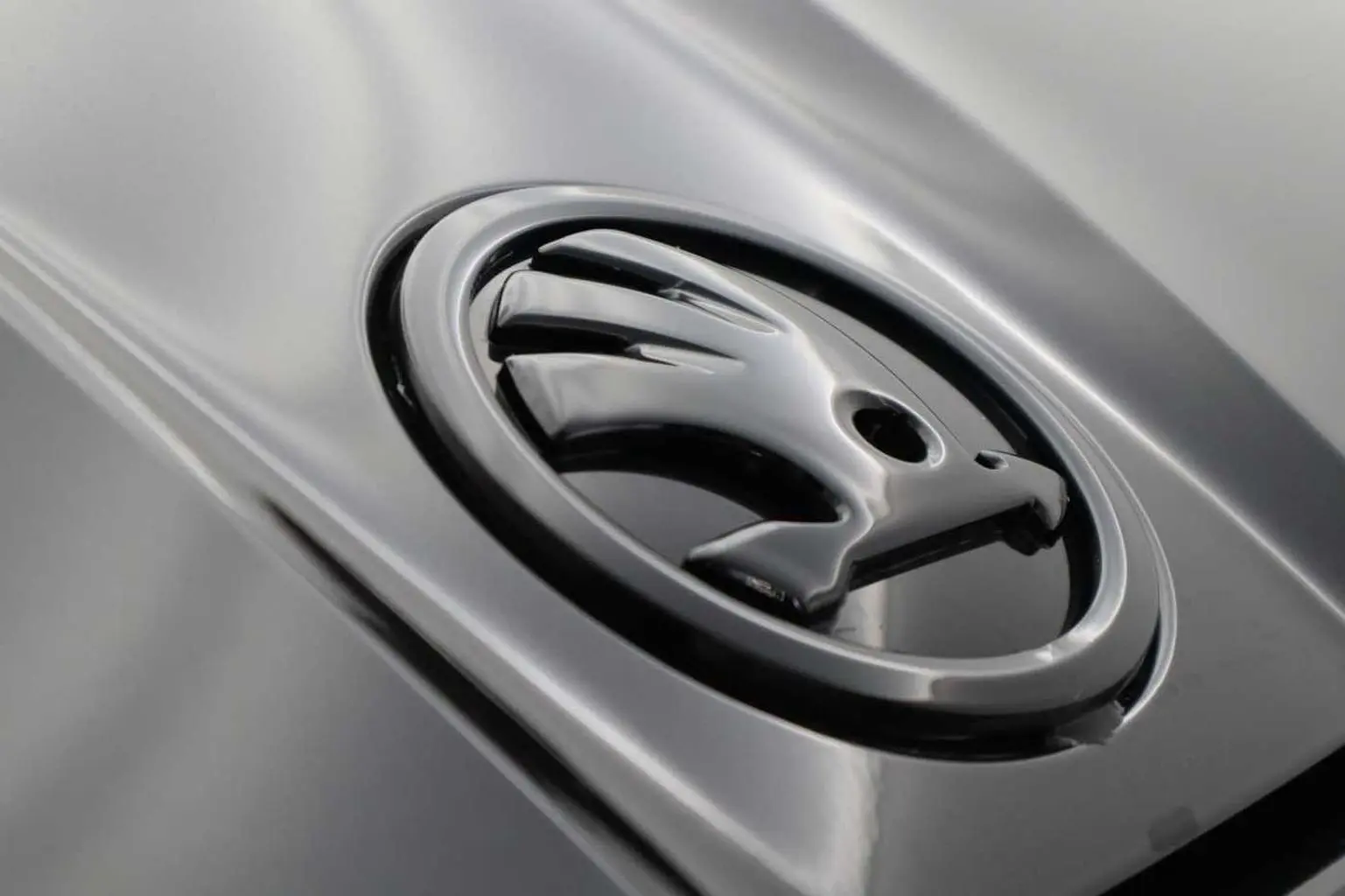 Emblem panser Monte Carlo Glossy Black Škoda Karoq 2017 ->