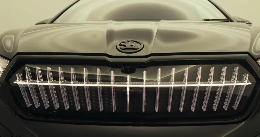 Emblem panser Škoda Enyaq iV 2020 -> | Monte Carlo Glossy Black – bilde 2