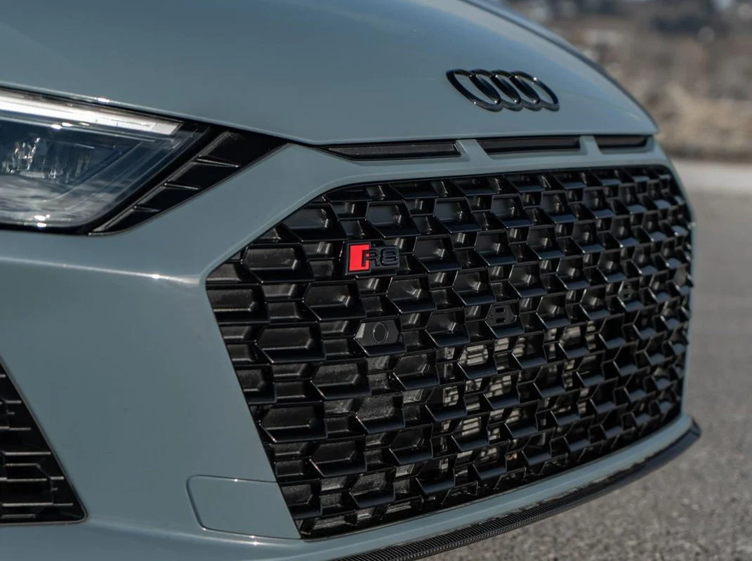 Emblem R8 Audi Sport | Audi R8 4S Black Glossy / Red Image 4
