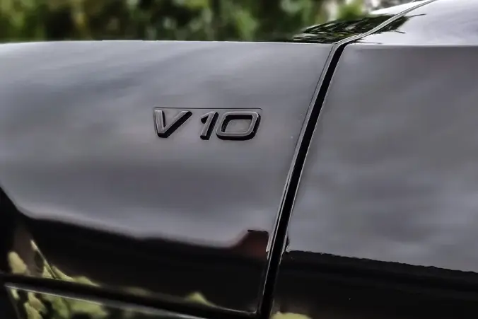 Emblem V10 Audi Sport | Black Edition  – bilde 4