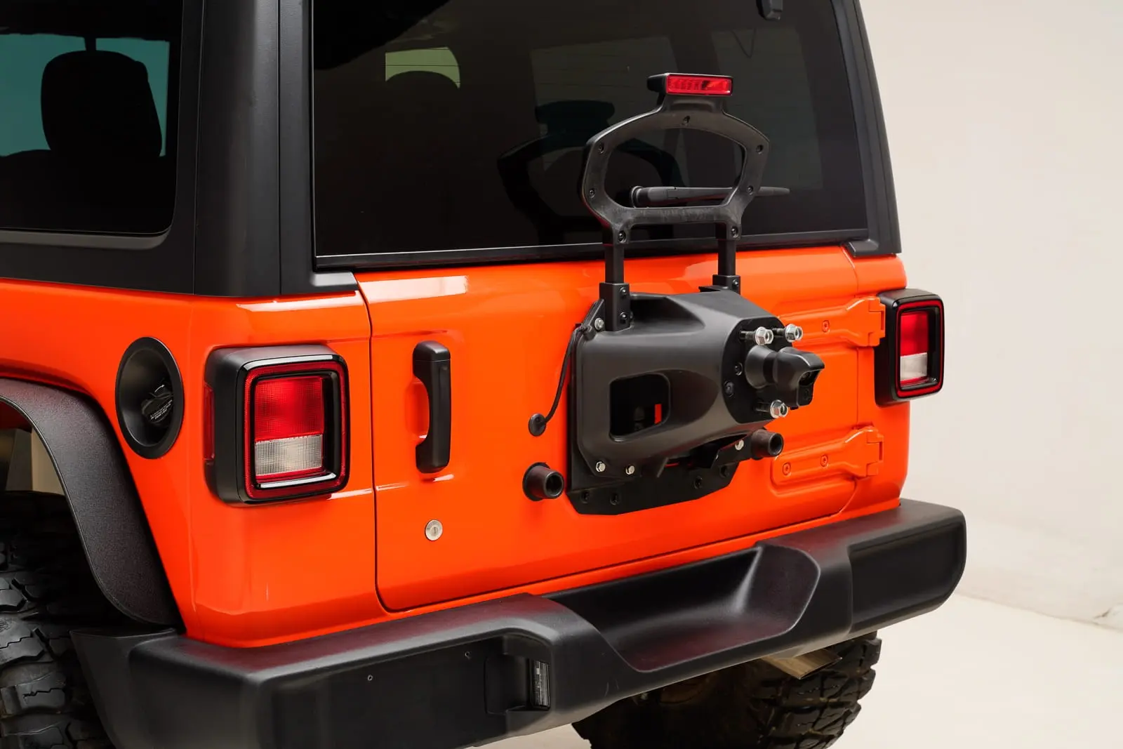 Feste til større reservehjul Jeep Wrangler JL 2017 ->