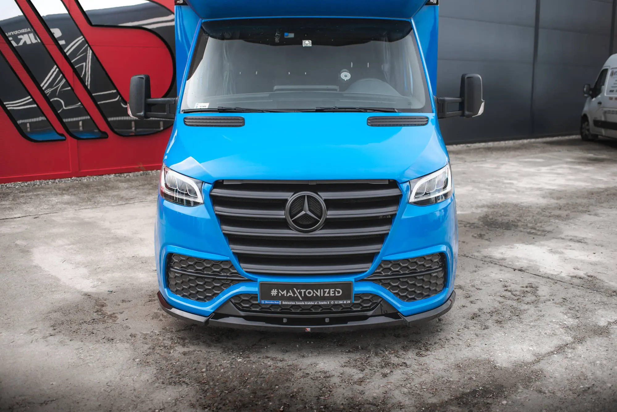 Frontfanger Mercedes-Benz Sprinter III (W907, W910) 2018 - 2022 │ Petronas AMG Design Image 5