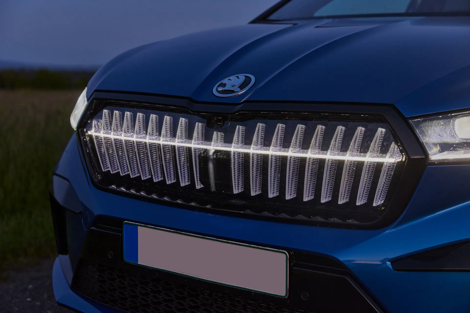 Frontgrill Škoda Enyaq iV LED Crystal Face Image 11