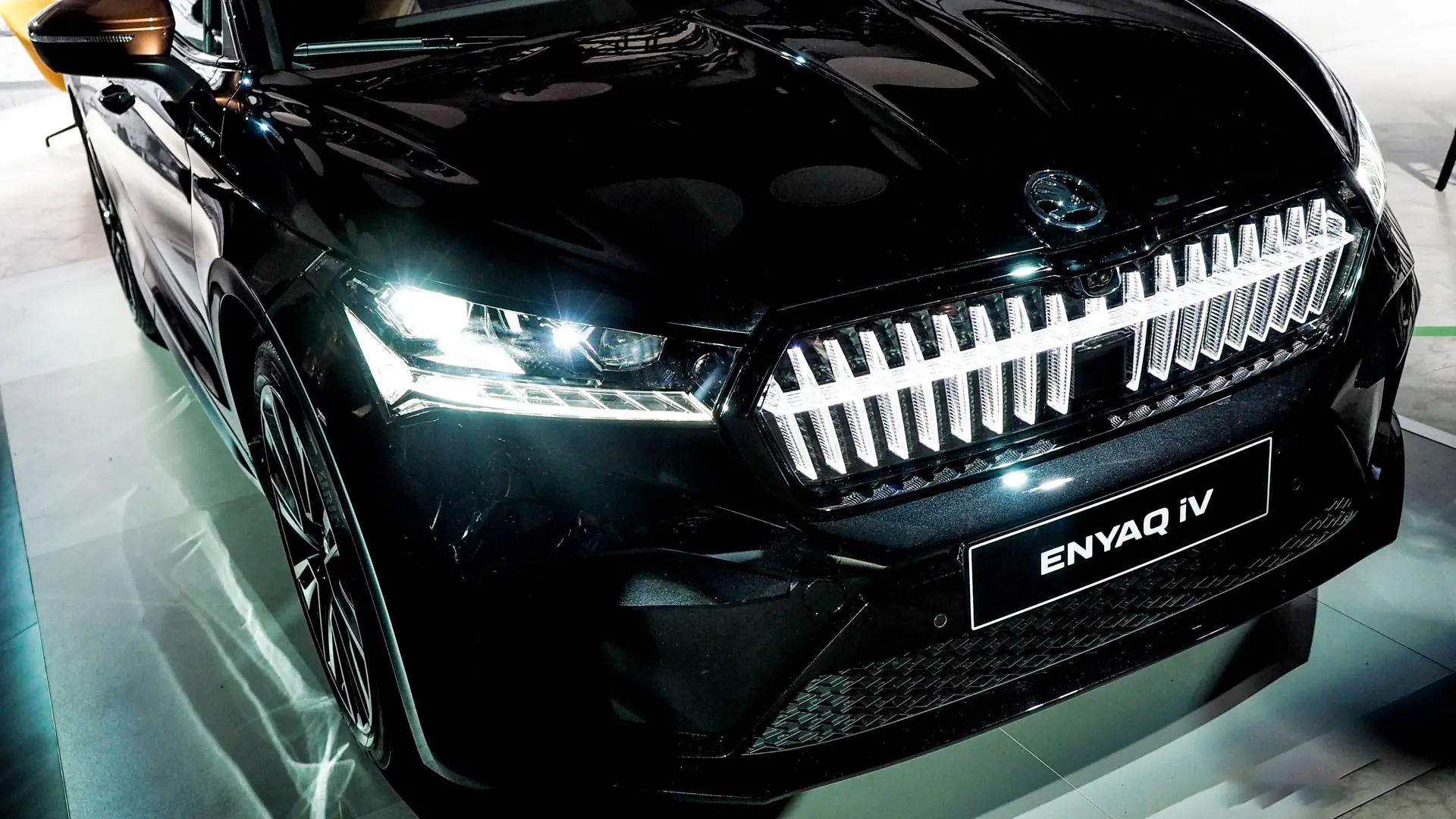 Frontgrill Škoda Enyaq iV LED Crystal Face Image 6