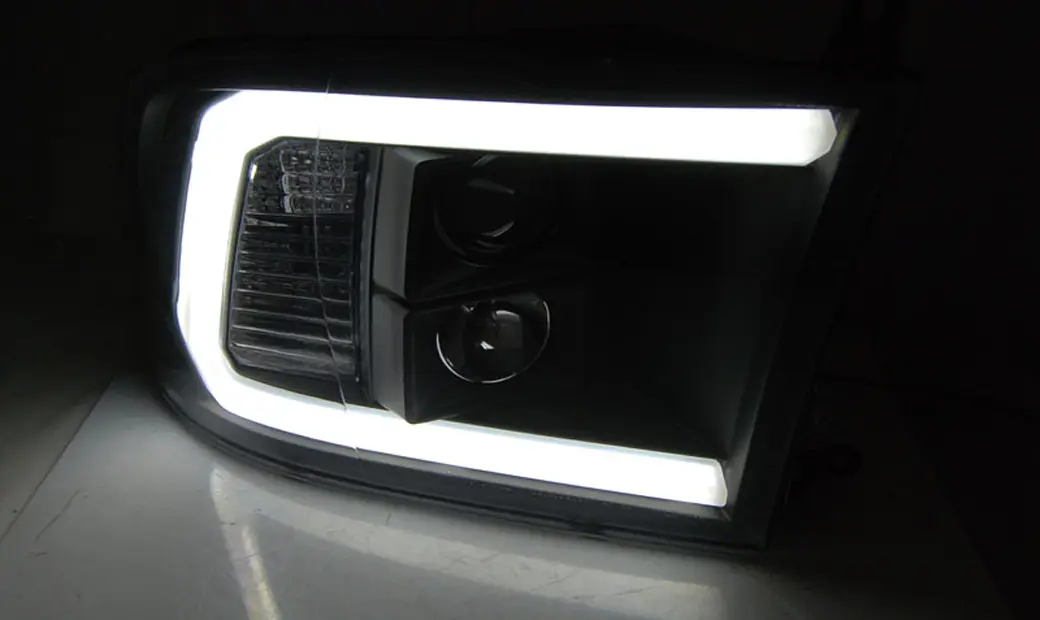 Frontlykter DODGE RAM 2009-2018 TUBE LIGHT BLACK – bilde 2