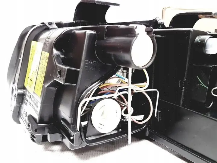 Frontlykter Xenon Audi A4 B6 2000 – 2006 – bilde 10