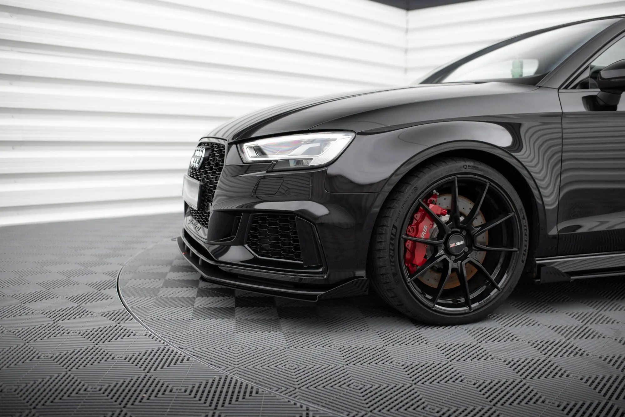 Frontsplitter-flopper Audi RS3 Sedan (8V) facelift 2017 - 2020 | Glossy Black Edition – bilde 3