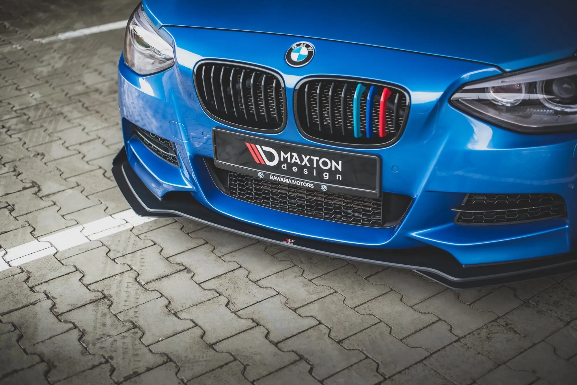 Frontsplitter-flopper BMW 1 M135i (F20 / F21) 2011-2015 | Glossy Black Edition – bilde 3
