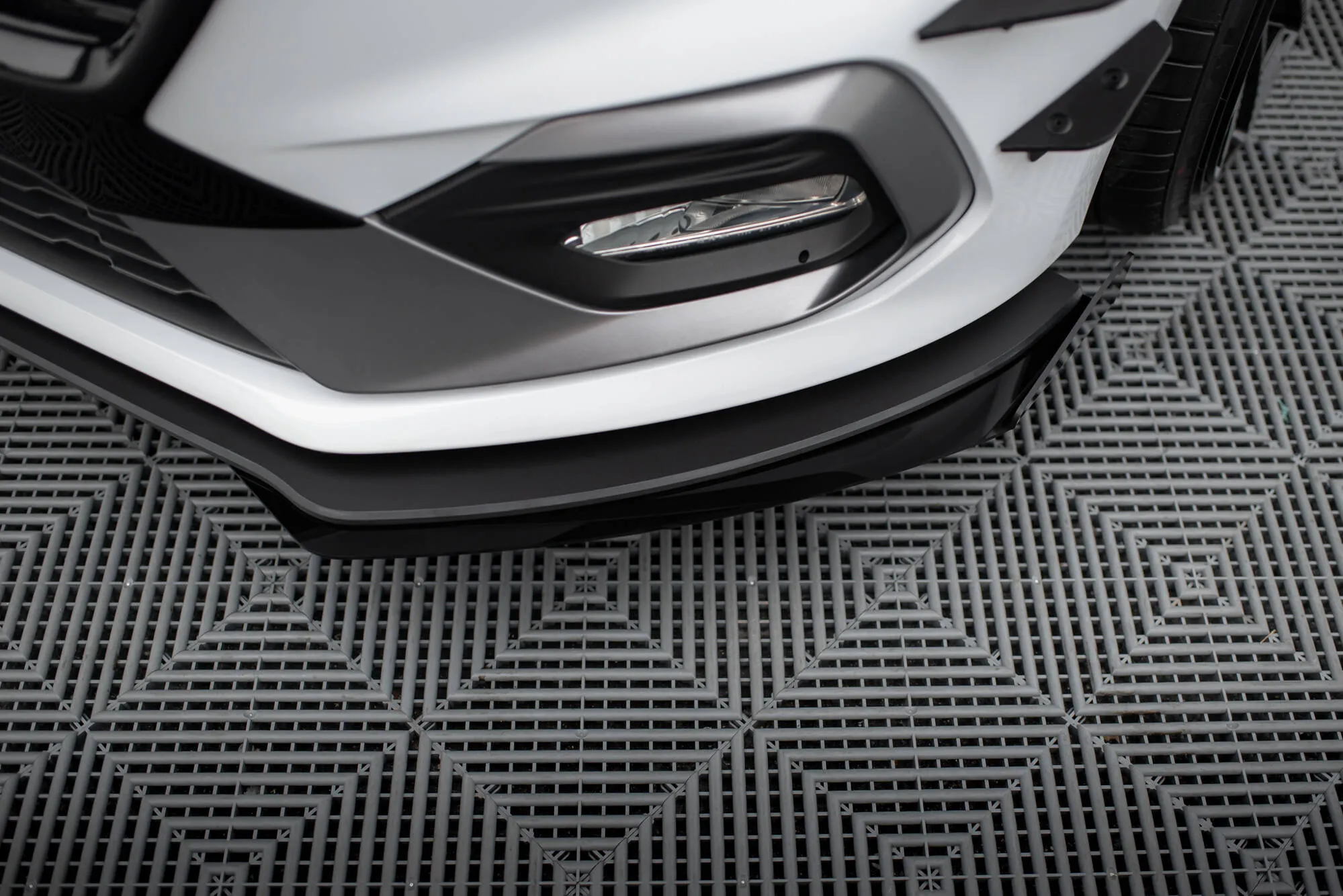 Frontsplitter-flopper Ford Fiesta Mk7 ST / ST-Line 2016 - 2023 | Glossy Black Edition