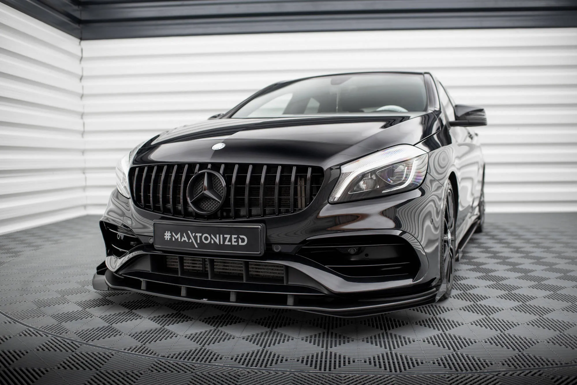 Frontsplitter-flopper Mercedes-Benz A (W176) AMG-Line facelift 2015 -2018 | Glossy Black Edition – bilde 2