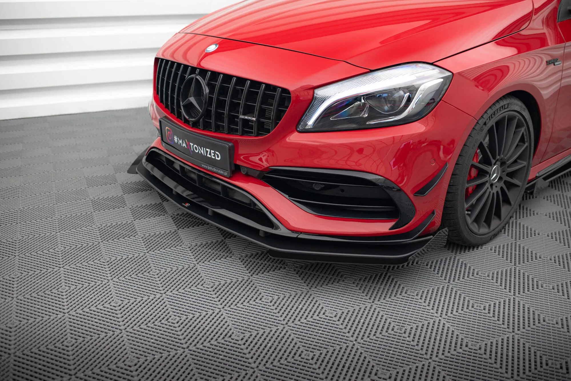 Frontsplitter-flopper Mercedes-Benz A45 AMG Aero (W176) facelift 2015 - 2018 | Glossy Black Edition
