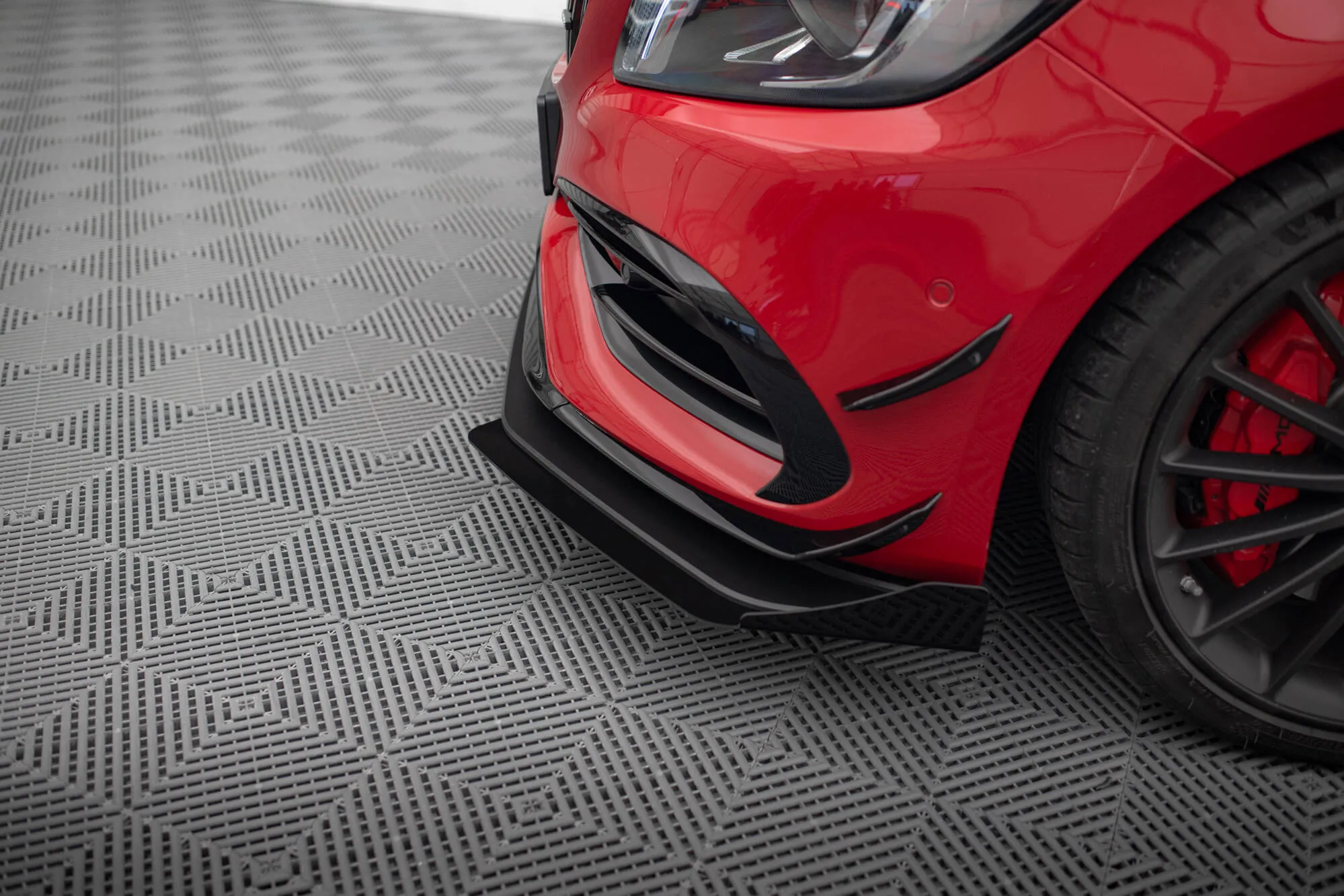 Frontsplitter-flopper Mercedes-Benz A45 AMG Aero (W176) facelift 2015 - 2018 | Glossy Black Edition – bilde 5