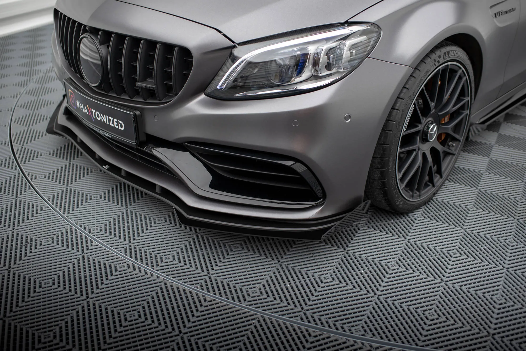 Frontsplitter-flopper Mercedes-Benz C63 AMG (W205 / S205) facelift 2018 - 2021 | Glossy Black Edition