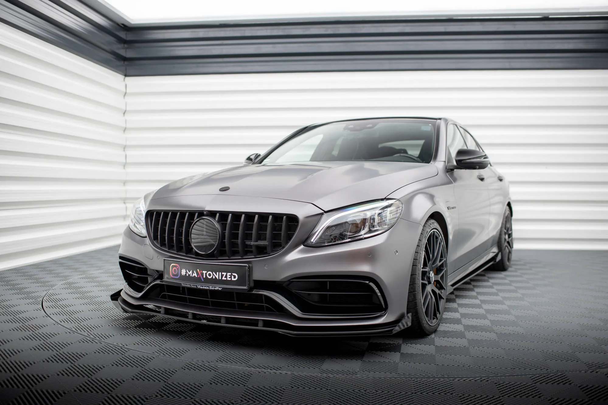 Frontsplitter-flopper Mercedes-Benz C63 AMG (W205 / S205) facelift 2018 - 2021 | Glossy Black Edition – bilde 2