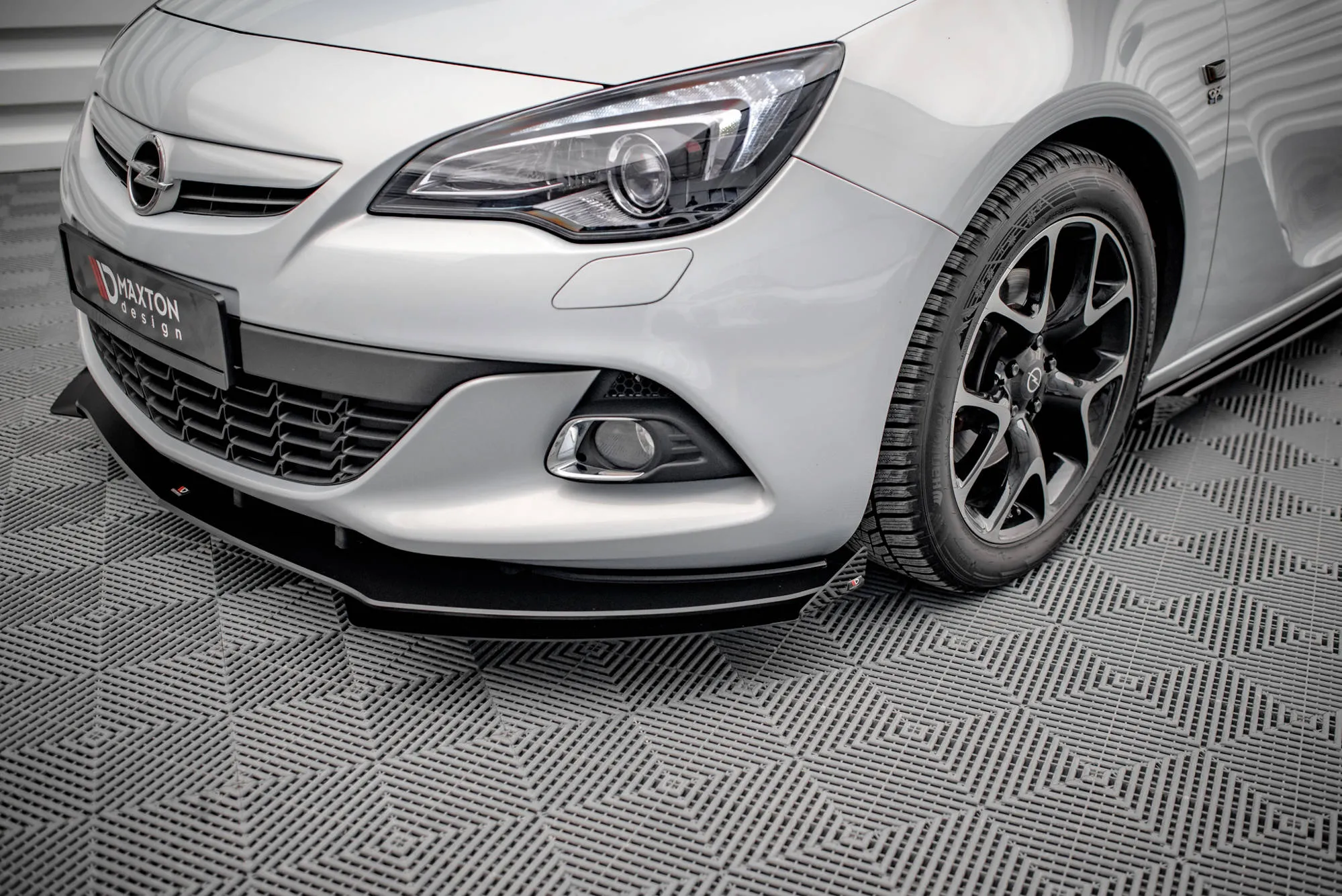 Frontsplitter-flopper Opel Astra J Gtc OPC-Line 2011-2018 | Glossy Black Edition – bilde 3