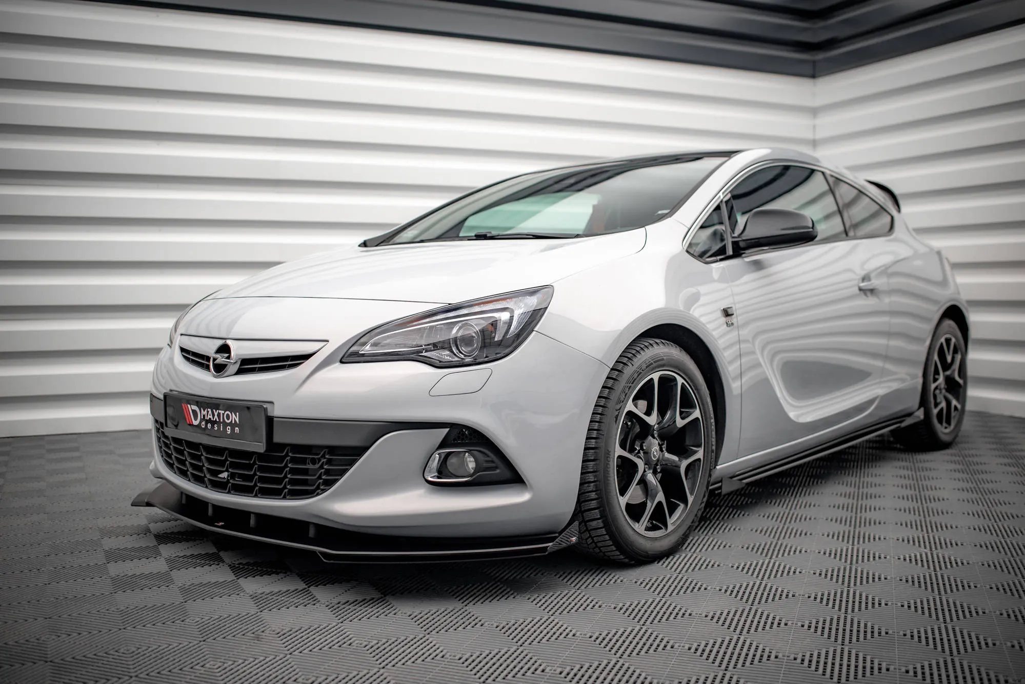 Frontsplitter-flopper Opel Astra J Gtc OPC-Line 2011-2018 | Glossy Black Edition – bilde 4