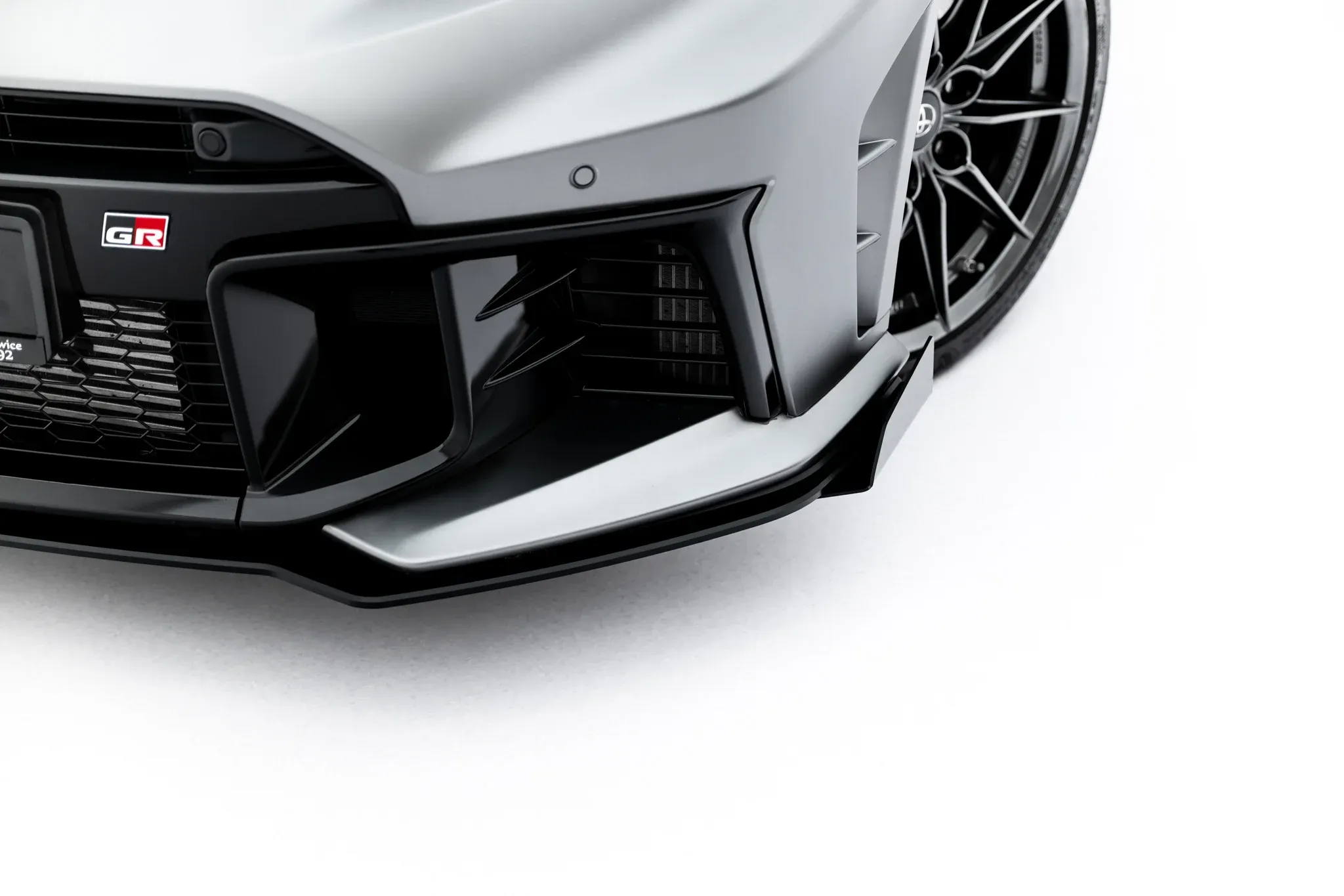 Frontsplitter-flopper Toyota GR Yaris IV Facelift 2024 -> | Glossy Black Edition – bilde 7