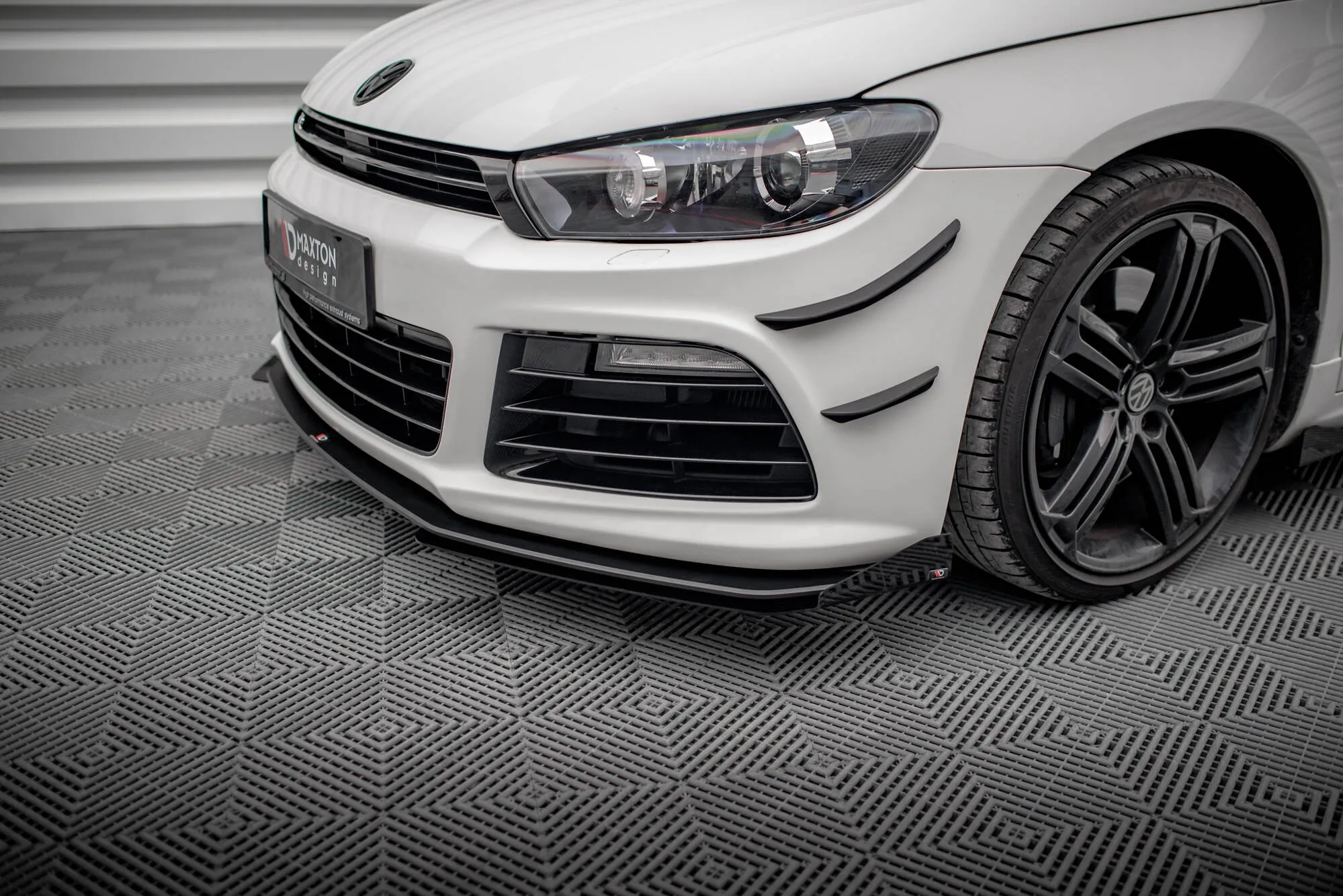 Frontsplitter-flopper VW Scirocco R mk3 2008 - 2014 | Glossy Black Edition