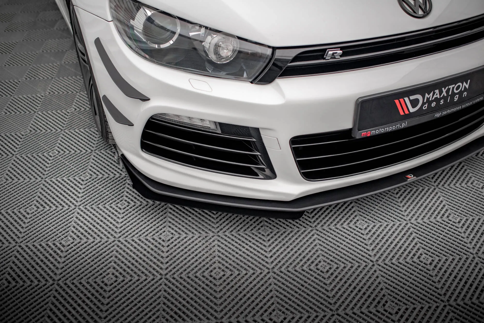 Frontsplitter-flopper VW Scirocco R mk3 2008 - 2014 | Glossy Black Edition – bilde 3