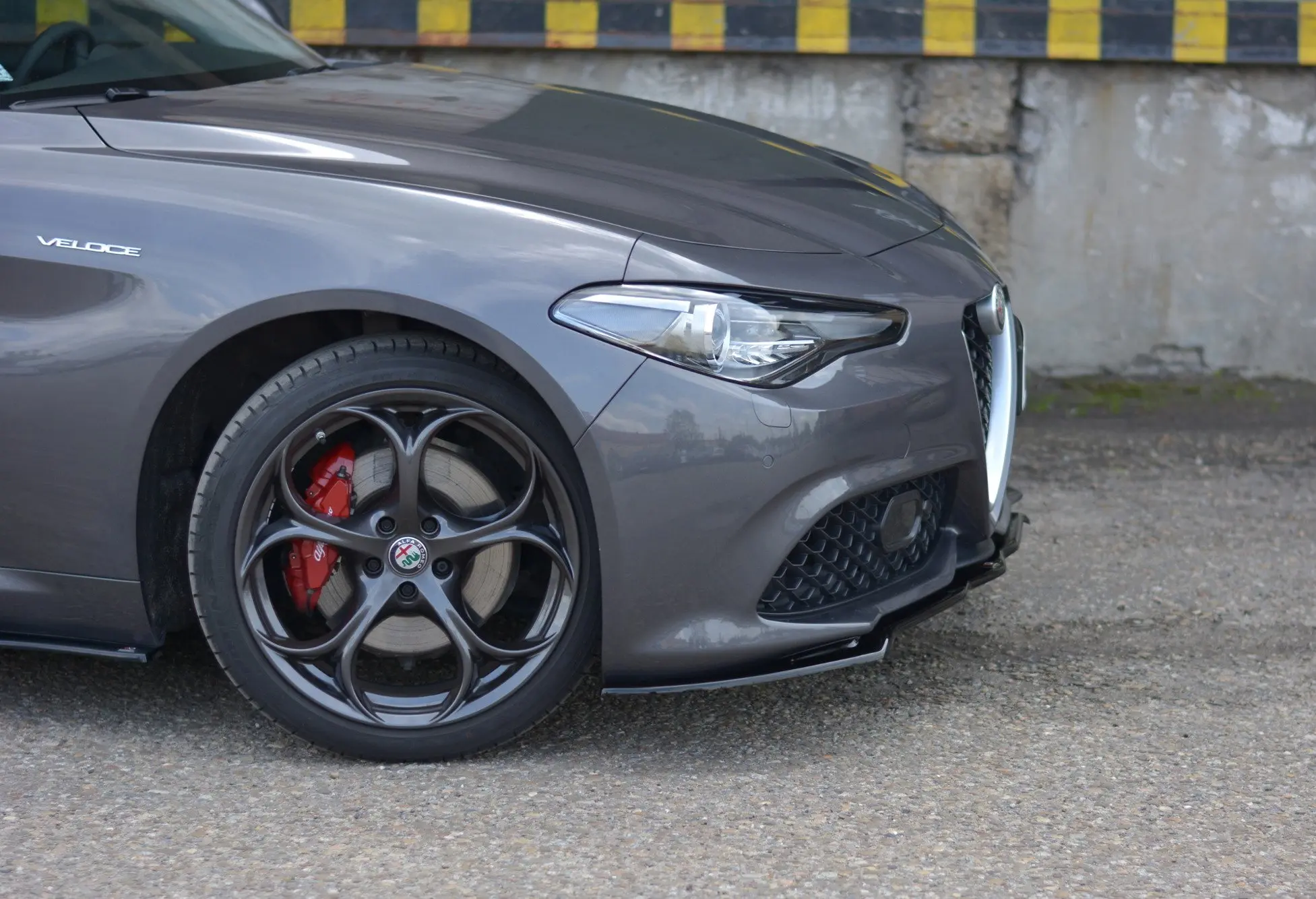 Frontspoiler Alfa Romeo Giulia Veloce 2015 -> | V.1 Glossy Black Edition – bilde 3