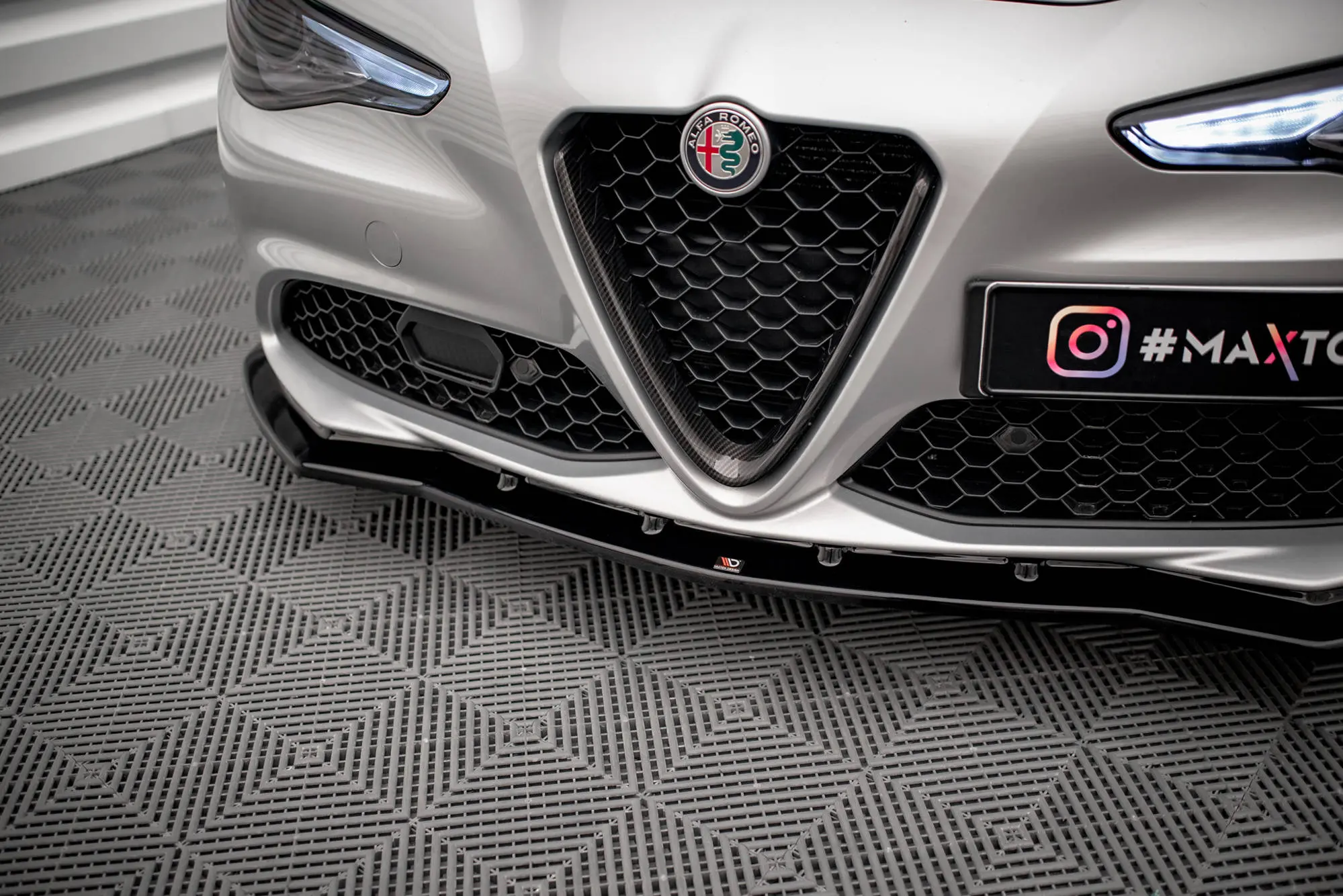Frontspoiler Alfa Romeo Gulia Sport 2016-> | V.1 Glossy Black Edition