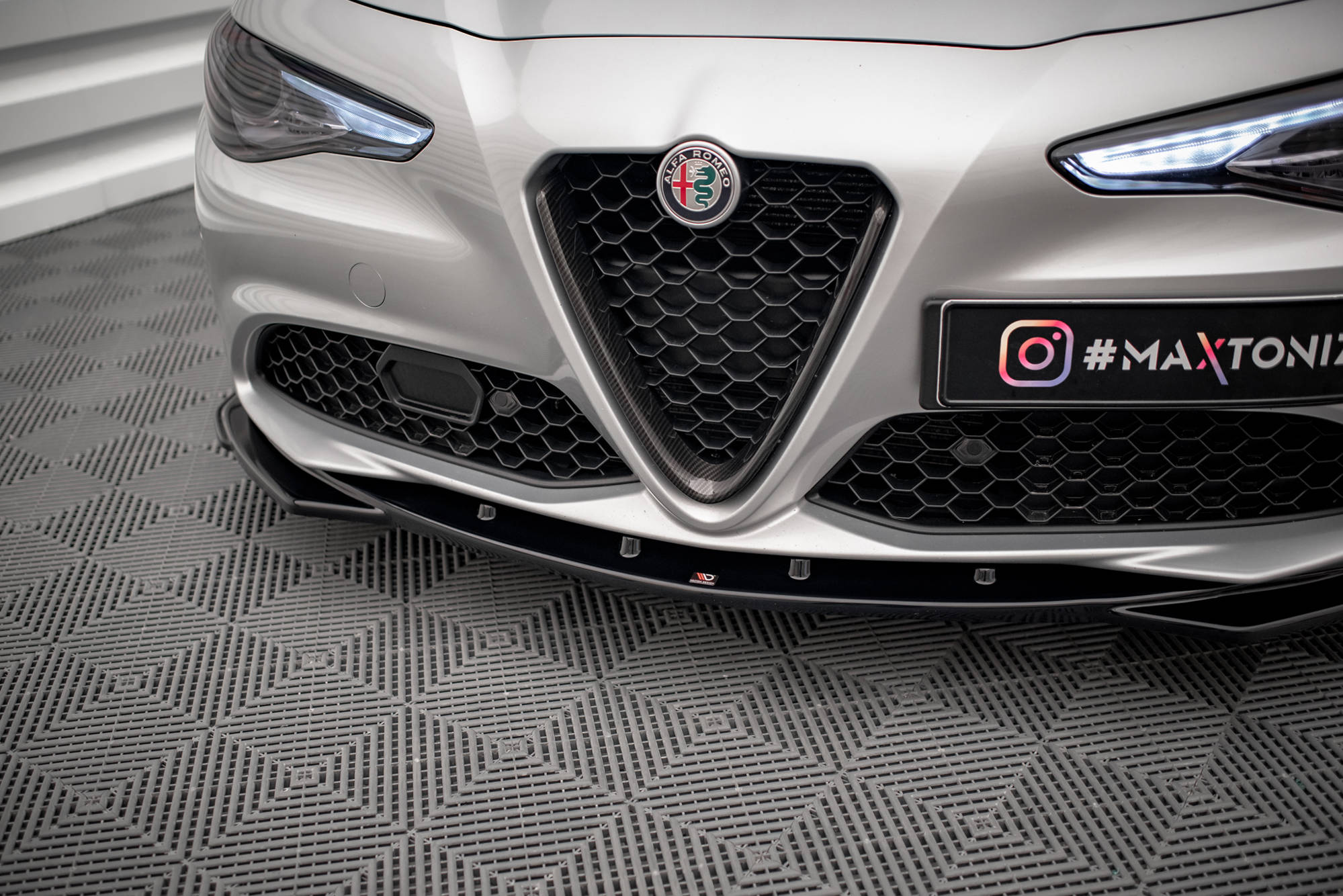 Frontspoiler Alfa Romeo Gulia Sport 2016-> | V.2 Glossy Black Edition