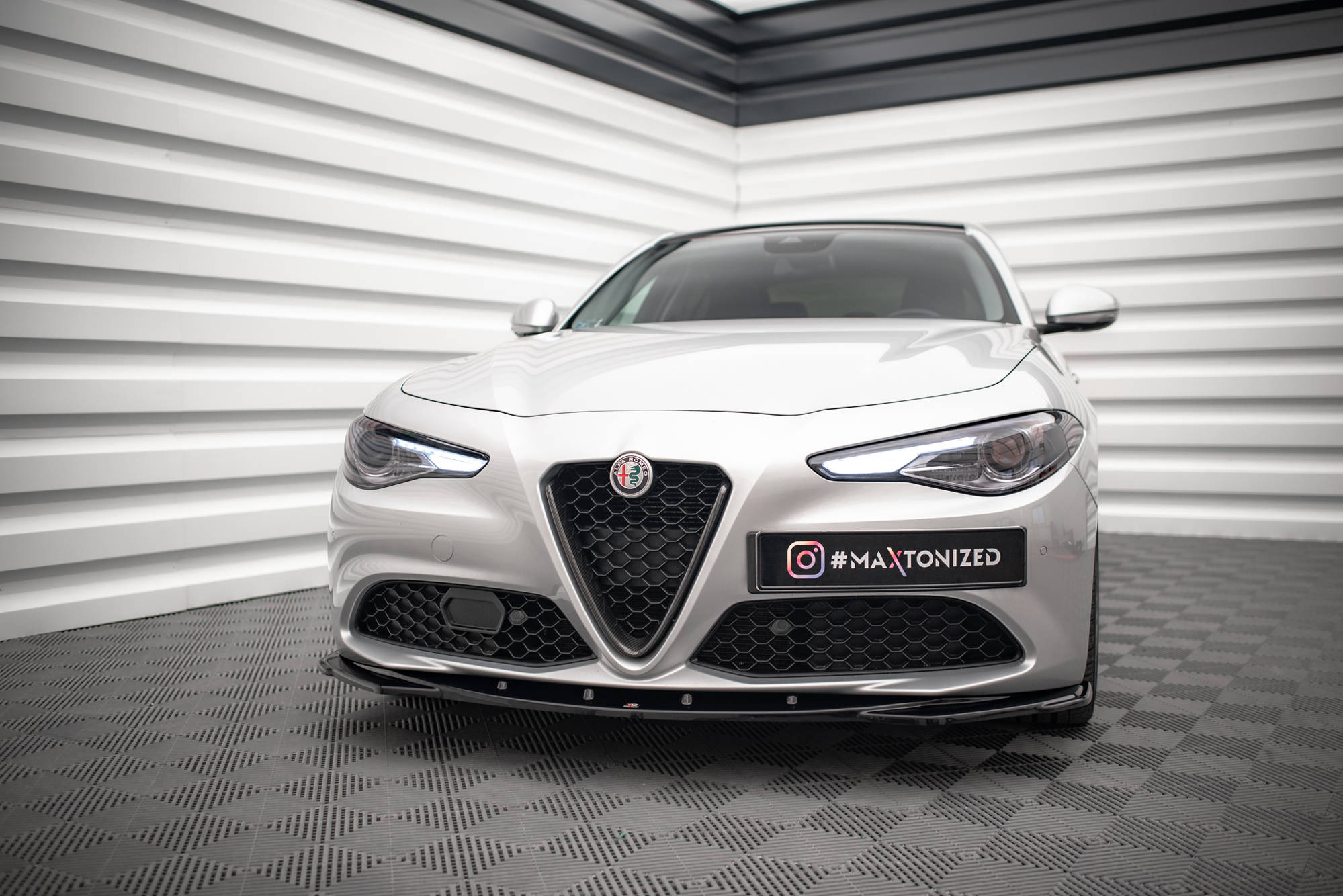 Frontspoiler Alfa Romeo Gulia Sport 2016-> | V.2 Glossy Black Edition – bilde 4