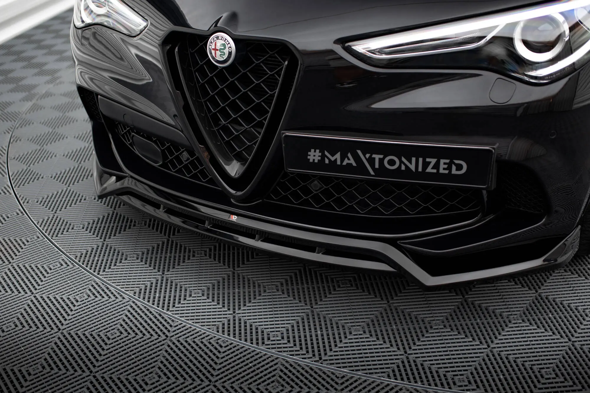 Frontspoiler Alfa Romeo Stelvio Quadrifoglio 2016 - 2020 | Glossy Black Edition