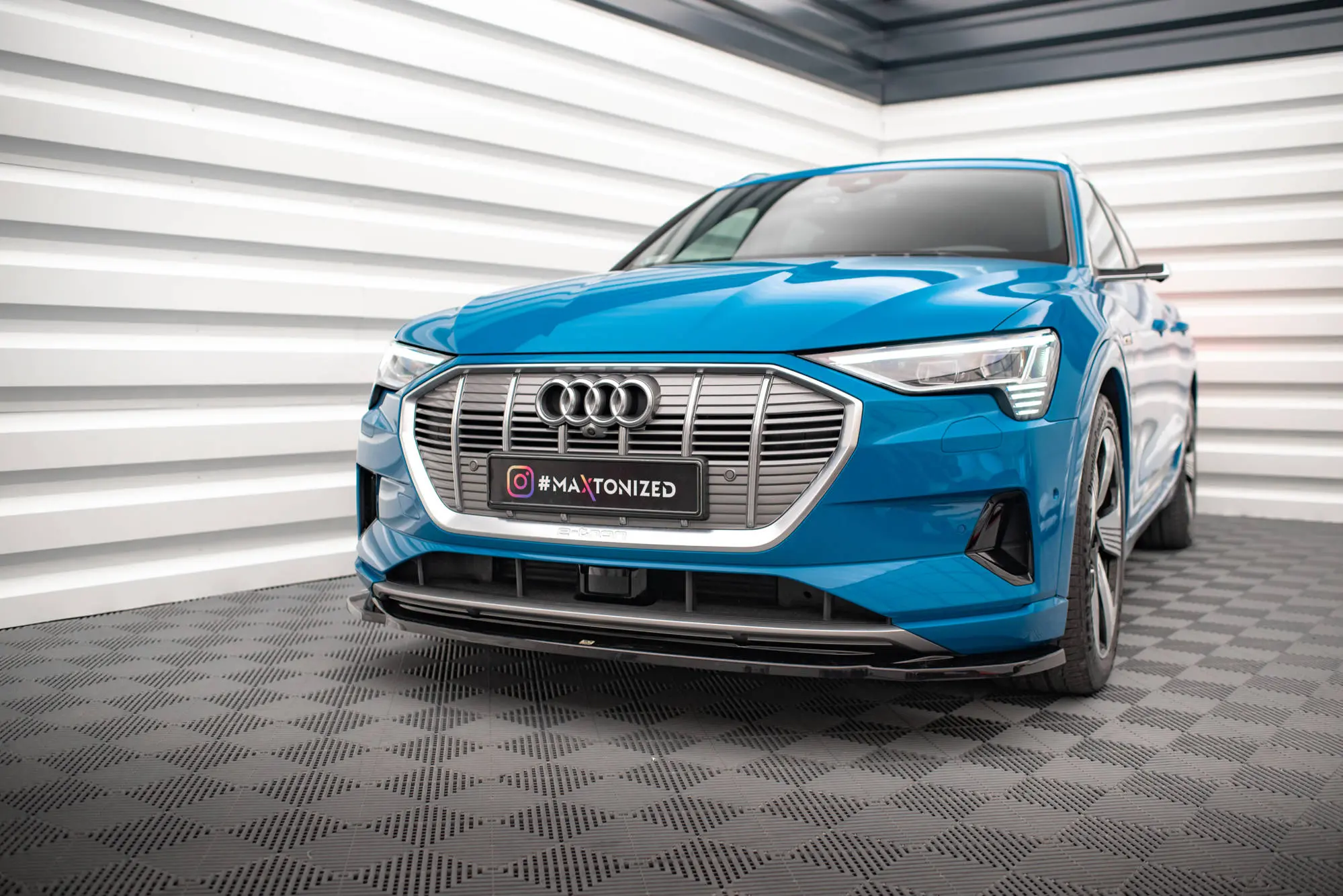 Frontspoiler Audi e-tron 2018 - 2023 | V.1 Glossy Black Edition – bilde 2