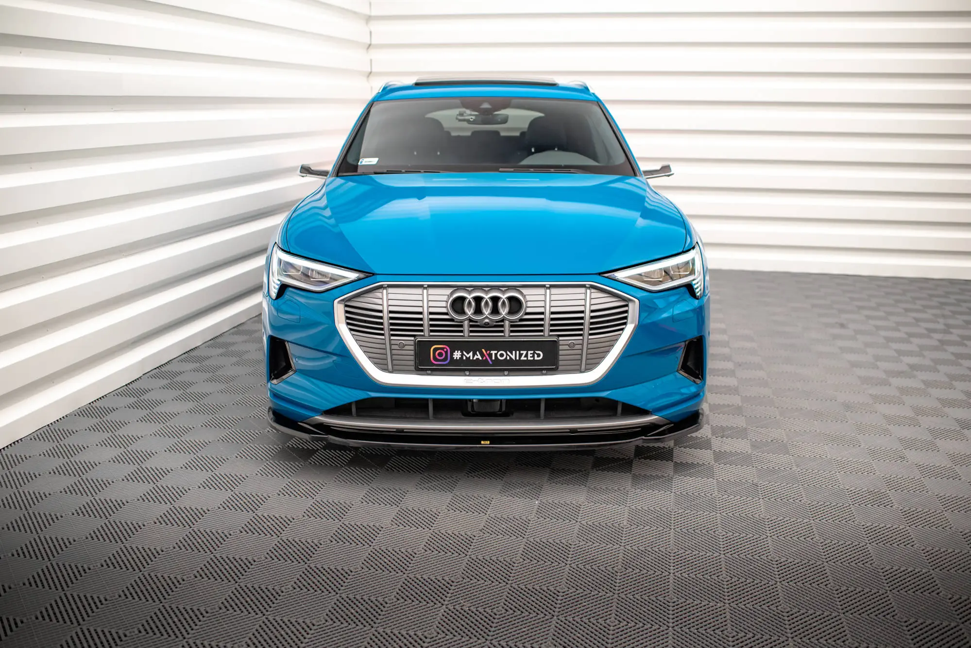 Frontspoiler Audi e-tron 2018 - 2023 | V.1 Glossy Black Edition – bilde 3