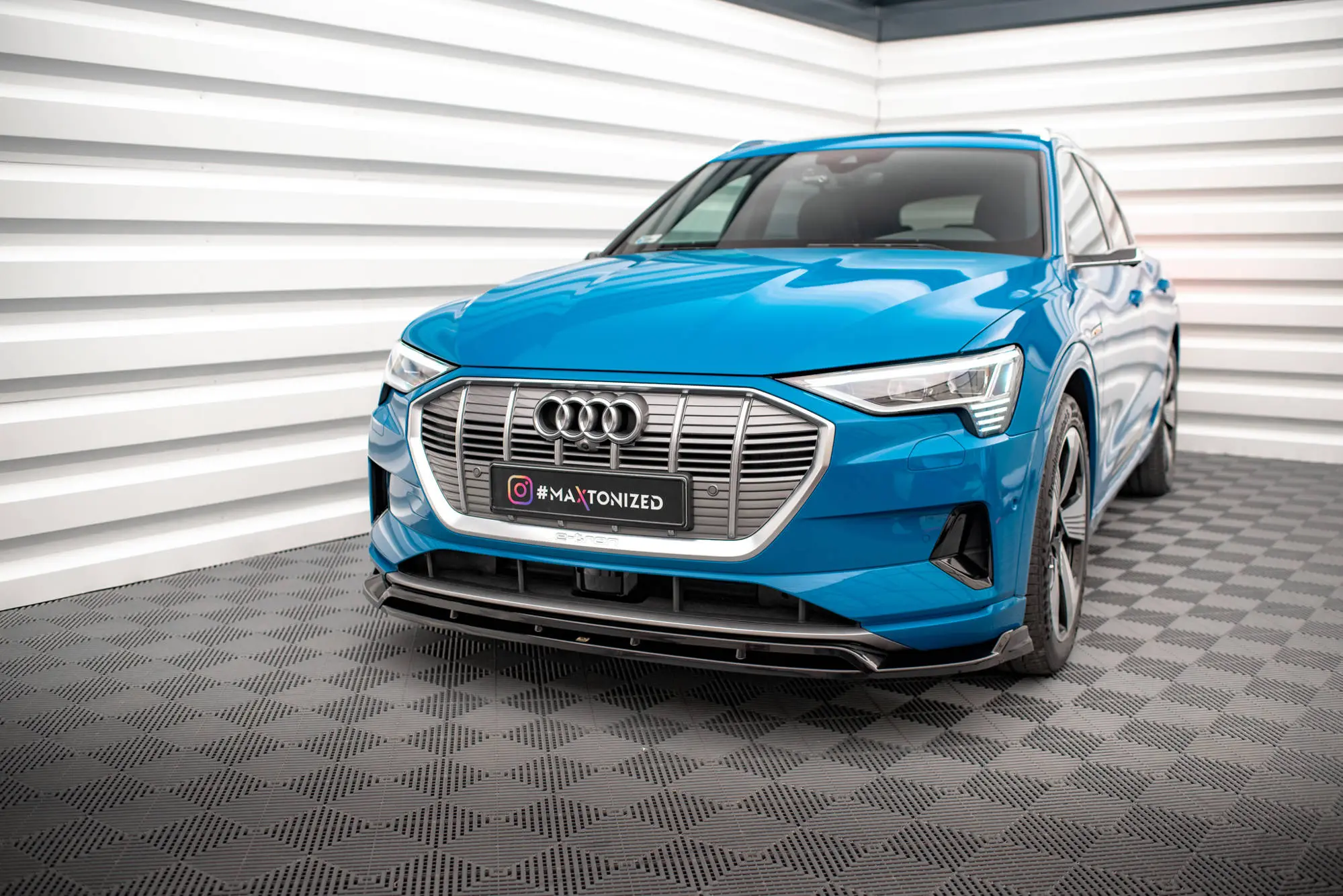 Frontspoiler Audi e-tron 2018 - 2023 | V.2 Glossy Black Edition – bilde 2