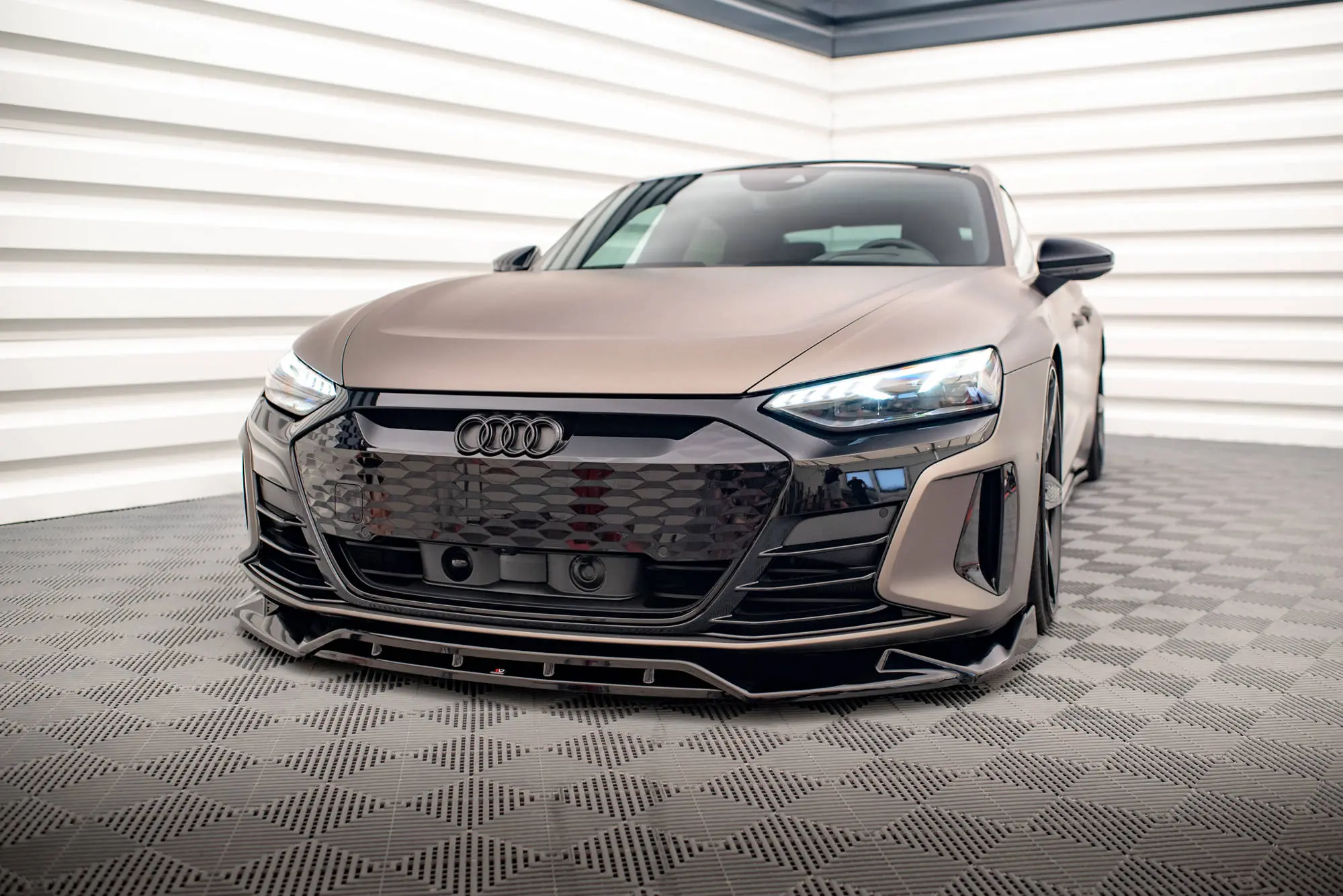 Frontspoiler Audi e-Tron GT / RS GT Mk1 2021 -> | V.2 Glossy Black Edition – bilde 2