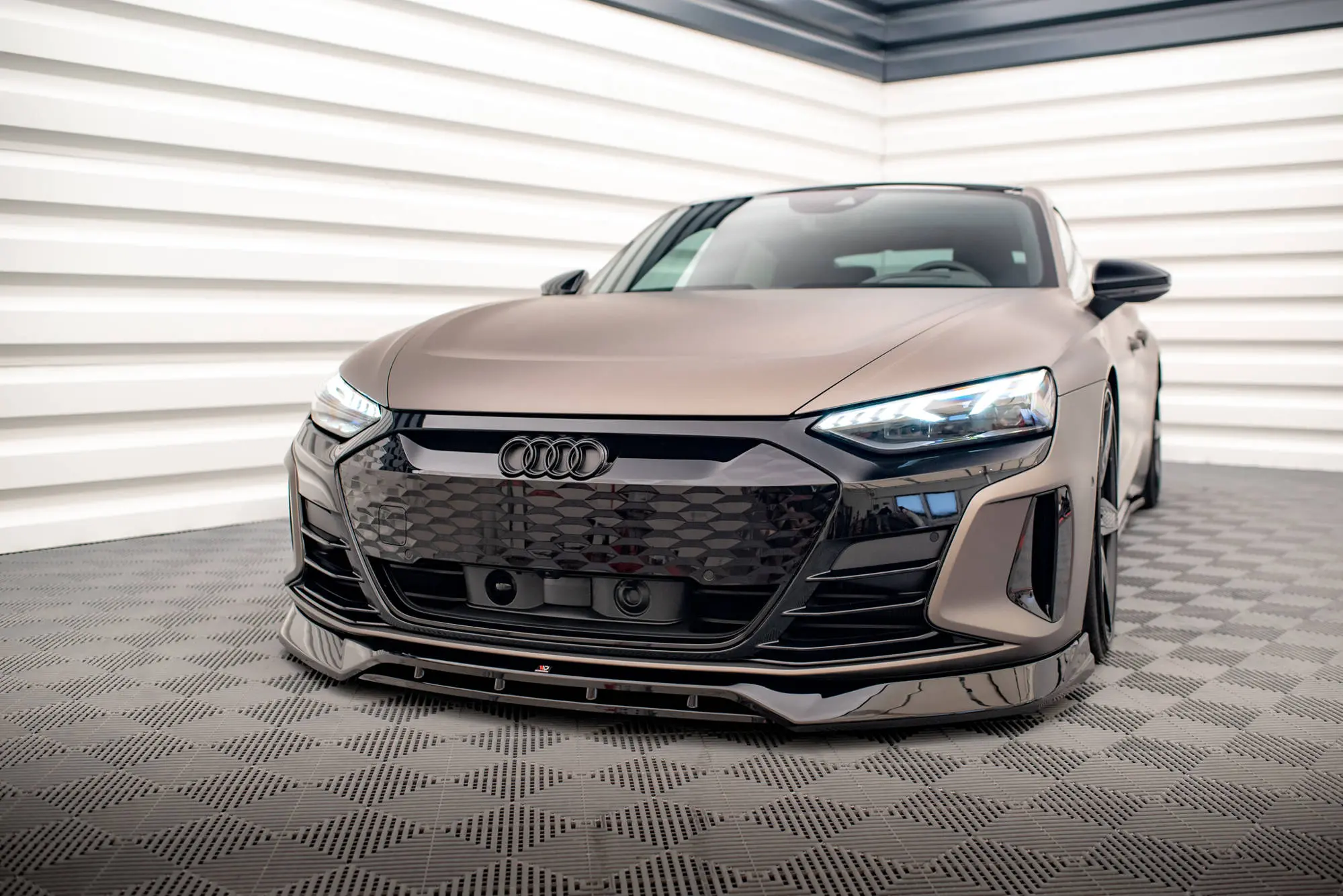 Frontspoiler Audi e-Tron GT / RS GT Mk1 2021 -> | V.3 Glossy Black Edition – bilde 3