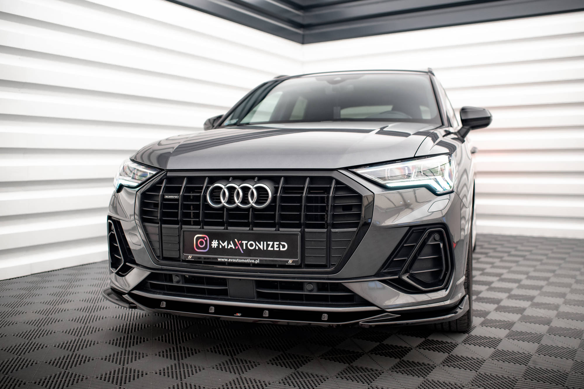 Frontspoiler Audi Q3 F3 S-Line 2018 - 2025 | V.1 Glossy Black Edition – bilde 4