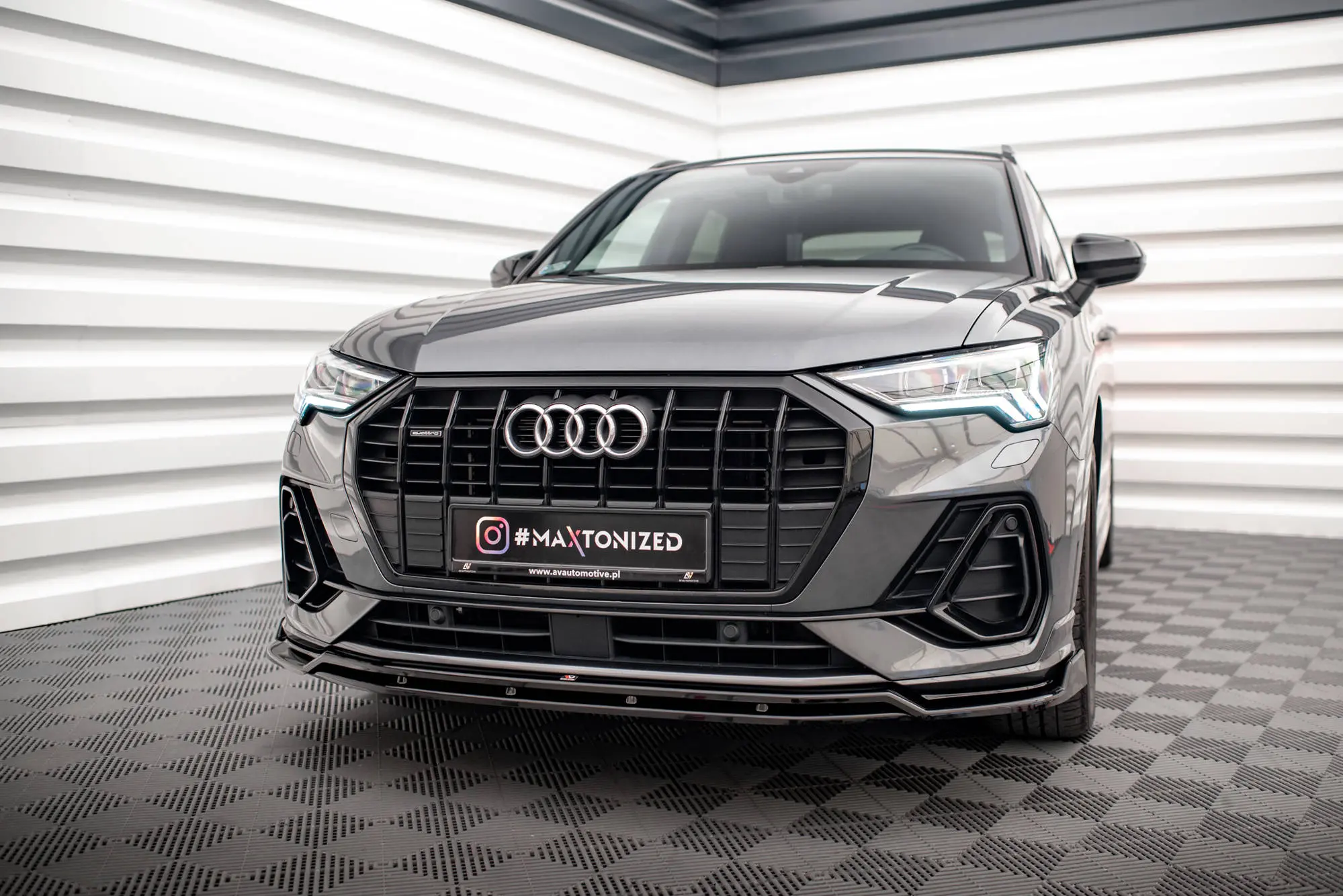 Frontspoiler Audi Q3 F3 S-Line 2018 - 2025 | V.2 Glossy Black Edition – bilde 3